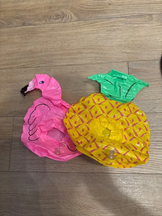 5 Assorted Inflatable Pool Floats - Picture 2 of 7